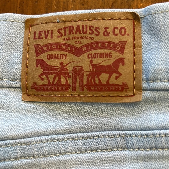 Light Blue Levi Classic Crop Jeans - Picture 6 of 8